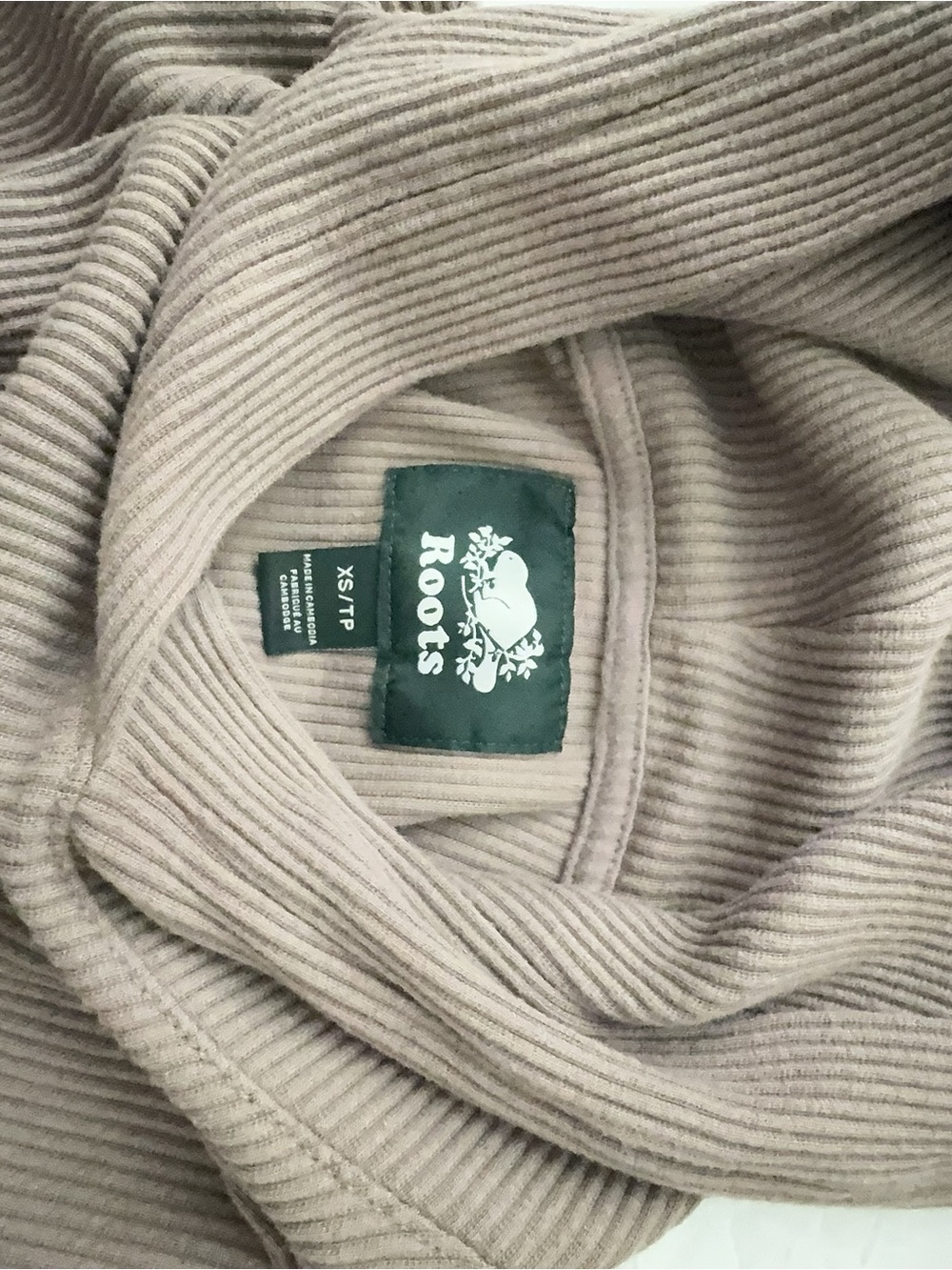 Woman’s Cropped Hoddie in Light Taupe